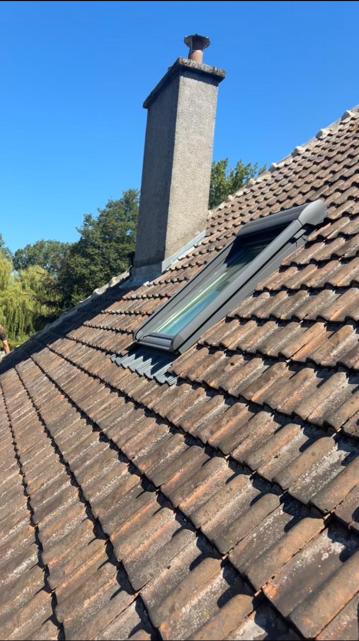 Fenêtre de toit intégrée dans une couverture en tuiles