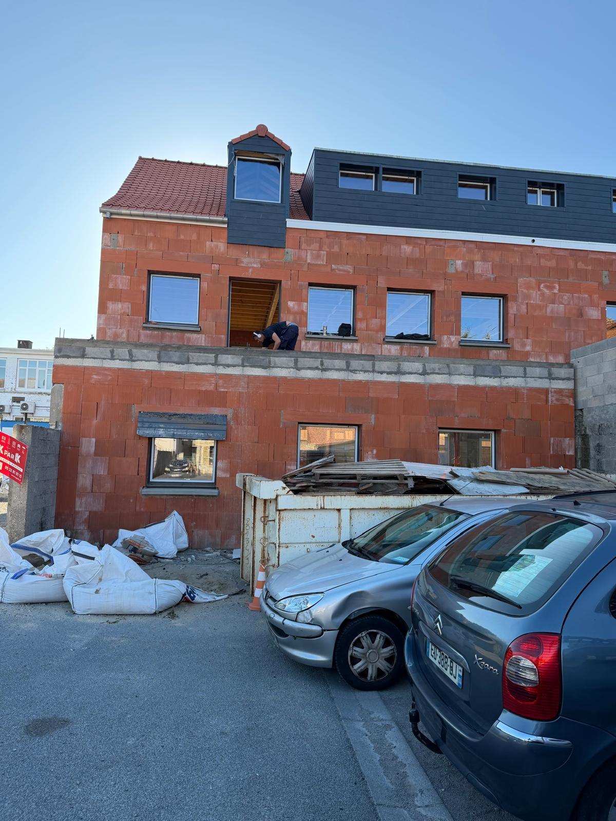 Bâtiment en briques avant les travaux de finition